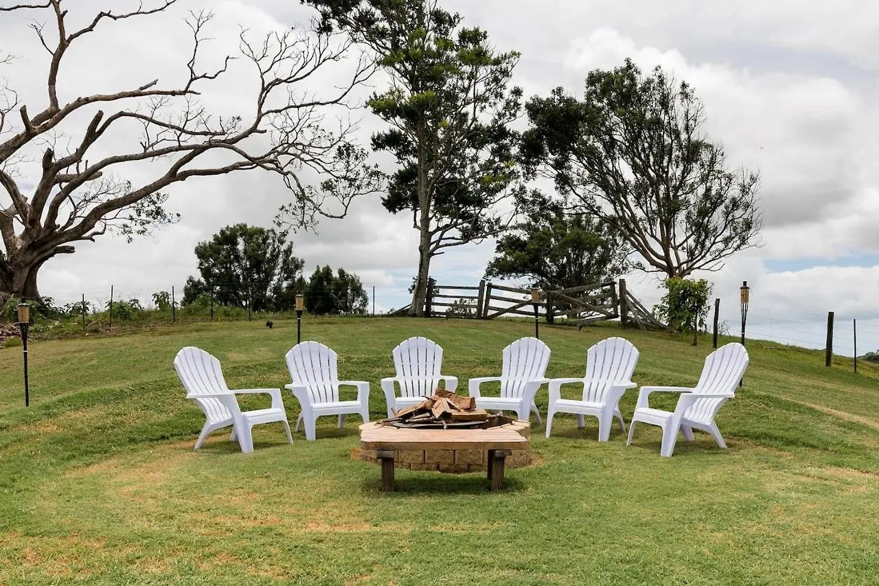 Thirlestane Farm Cottage & Barn Cooroy 0*,