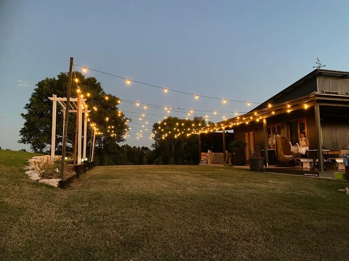 Thirlestane Farm Cottage & Barn Cooroy 0*,  أستراليا