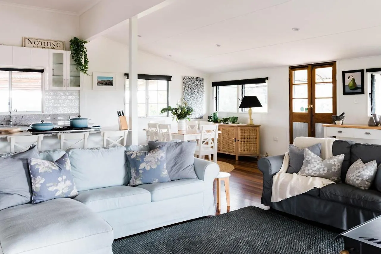 Thirlestane Farm Cottage & Barn Cooroy